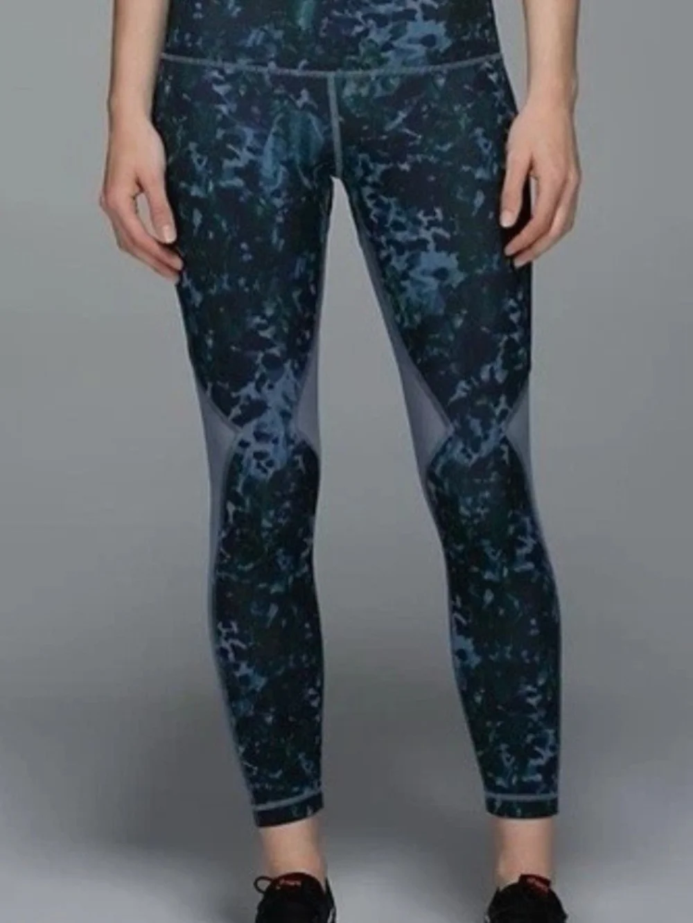 Lululemon Running In The City 7/8 Tight - Floral Backdrop Blue Denim - Size 6 - Picture 2 of 13